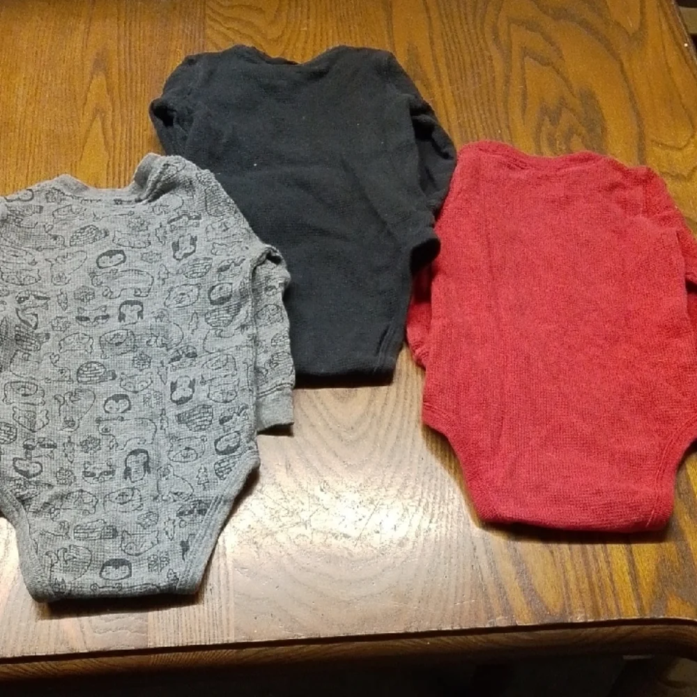 Carter's Red and Gray Penguin Long Sleeve Onesie - Picture 3 of 5